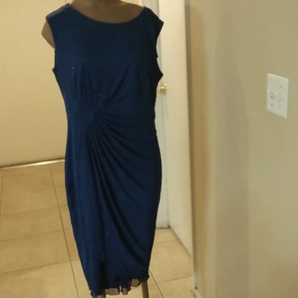 Dress - Picture 1 of 3